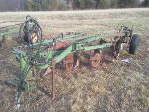 lot 263 image: John Deere 4 bottom plow. (hydraulics not included)