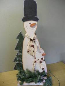 lot 42 image: Christmas Dcor