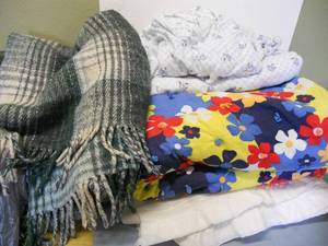 lot 10 image: Blankets and Afghans