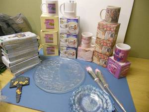 lot 57 image: 11 Mugs, Christmas Platter, Garden stakes and more