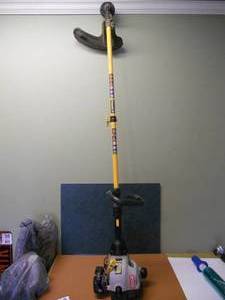 lot 82 image: Ryobi Expanding Weed Whip