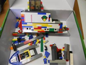 lot 83 image: Legos - Lots of people