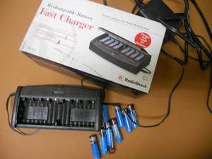 lot 26 image: Fast Battery Charger with rechargable batteries