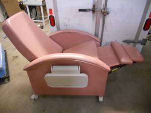 lot 1 image: WINCO PUSH BAR MOBILE Resident  Patient Nocturnal Elite Care Hospital Recliner with Rollers