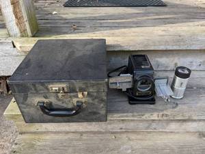 lot 56 image: Vintage Kodaslide Projector (model 2) with Carrying Case
