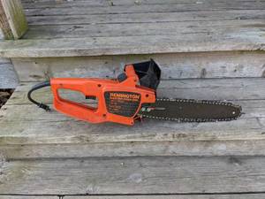 lot 71 image: Remington 1.25 HP Electric Chainsaw