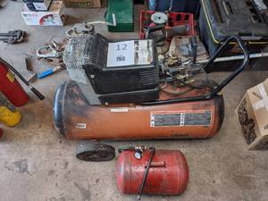 lot 12 image: Craftsman Portable Air Compressor