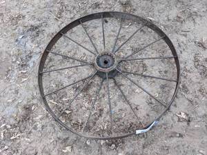 lot 250 image: Single Large Wagon Wheel