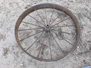 lot 300 image: Vintage Rusty Wagon Wheel