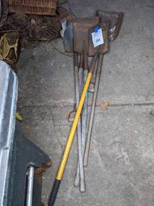 lot 307 image: Assorted Garden Shovels