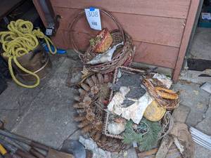 lot 308 image: Assorted Baskets and Rustic Home Decor