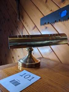 lot 101 image: Vintage Brass Bankers Lamp