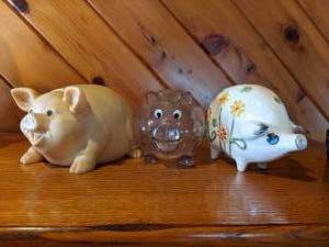 lot 103 image: Trio of Vintage Piggy Banks