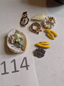 lot 114 image: (8) Vintage Signed Brooches - Eisenberg and Others