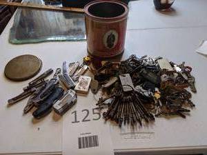 lot 125 image: Large Lot of Vintage Keys and Knives in Tobacco Tin