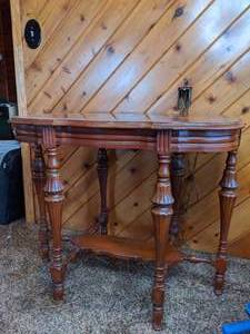 lot 129 image: Vintage Wood Parlor Table