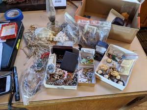 lot 148 image: Assorted Vintage Costume Jewelry & Oil Lamp