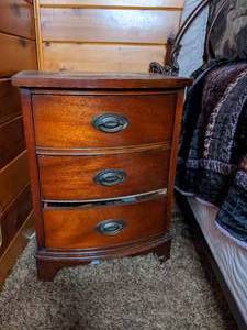 lot 350 image: Three Drawer Nightstand