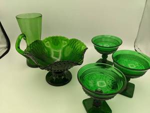 lot 156 image: Lot of Vintage Green Glass