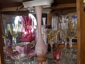 lot 159 image: Lot of Various Pink Glass, some vintage