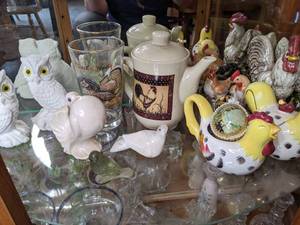 lot 161 image: Glassware Run A-Fowl