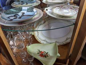 lot 165 image: Assorted Elegant Vintage Dishes