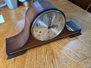 lot 167 image: Linden German Vintage Wood Mantel Clock