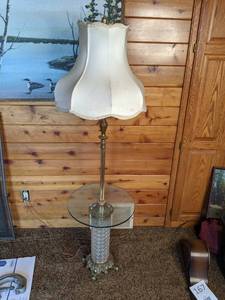 lot 173 image: Glass Table Lamp with Clear Glass Base and Victorian Shade