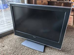 lot 177 image: Toshiba Regza 32 High Definition LCD TV