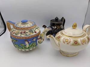 lot 179 image: (3) Vintage Teapots