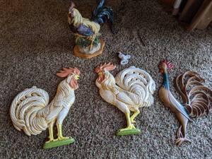 lot 186 image: Lot of Rooster Home Decor