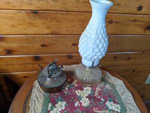 lot 193 image: Pair of Vintage Oil Lamps