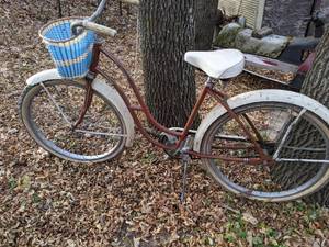 lot 253 image: Vintage Montgomery Ward Hawthorne Cruiser Bike