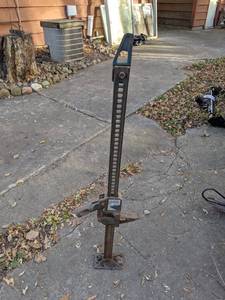 lot 262 image: Floor Jack
