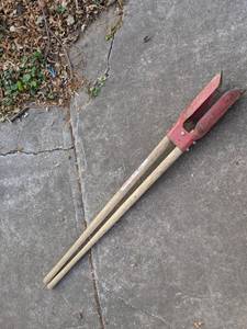 lot 266 image: Razorback Post Hole Digger