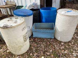 lot 288 image: Lot of 55 Gallon Plastic Drums
