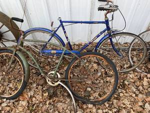 lot 291 image: Pair of Vintage Bikes Free Spirit & Hiawatha