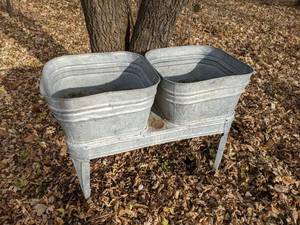 lot 622 image: Galvanized Steel Double Basin Washtub on Wheeled Stand