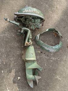 lot 552 image: Vintage Johnson Outboard Motor