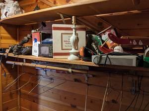 lot 351 image: Shelf of Decor and Electronics