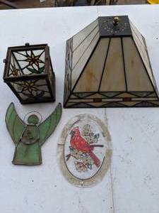 lot 329 image: SlagStained Glass Decor Lot
