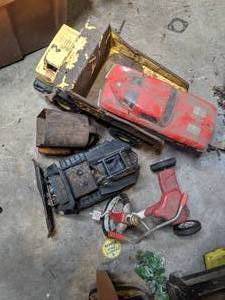 lot 383 image: Vintage Tonka Truck & Other Toys