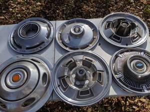 lot 208 image: (6) Assorted Vintage Hubcaps