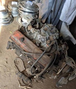 lot 211 image: 350 Engine