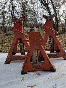 lot 219 image: (3) Jack Stands