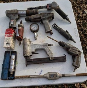 lot 224 image: Assorted Air Tools