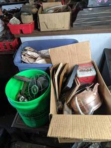 lot 26 image: Assorted Garage and Decor Items - see photos