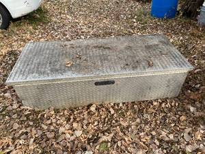 lot 407 image: 68 Aluminum Truck Bed Toolbox
