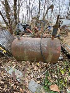 lot 410 image: Gas Tank with pump
