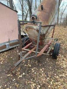 lot 416 image: Gas tank and trailer.